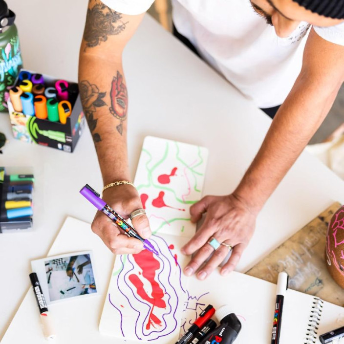 Marker UNI Posca z farbą plakatową PC-1M beżowy (7)