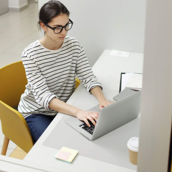 Mata na biurko DURABLE transparentna 530x400mm ozdobne krawędzie (5)