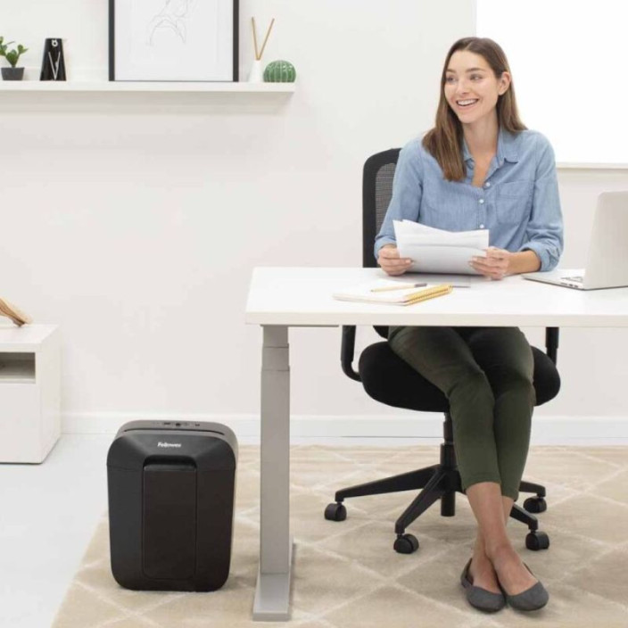 Niszczarka do papieru Fellowes LX50 czarna